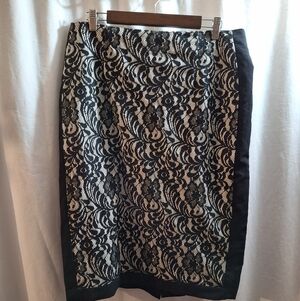 Worthington lace skirt size 16 split in back
